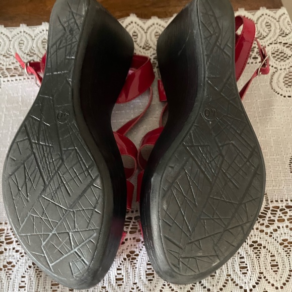 Callisto of California Beautiful RED Patent Leather Wedges ~ Size 9 - Picture 3 of 6